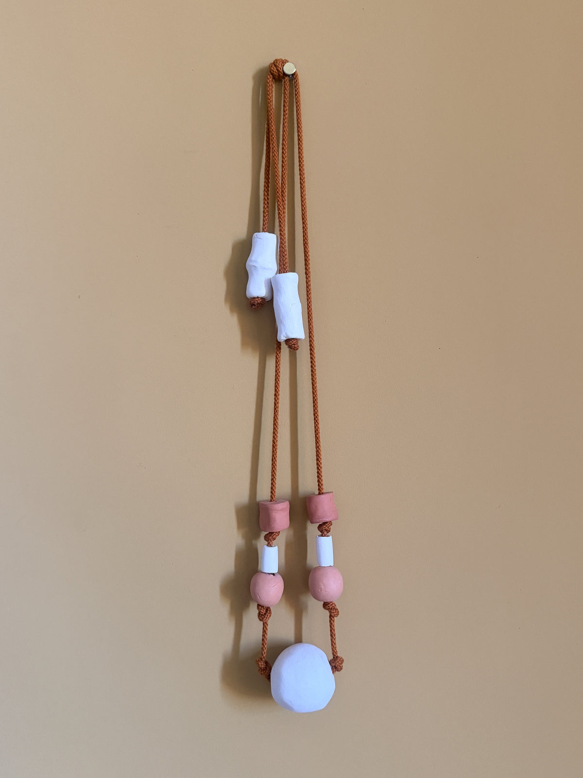 Le collier mural